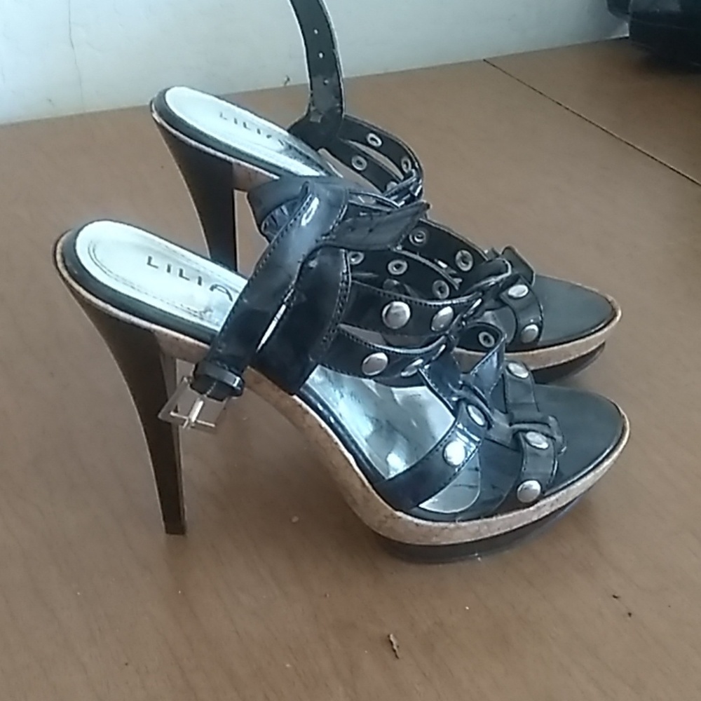 Heels - Picture 2 of 2
